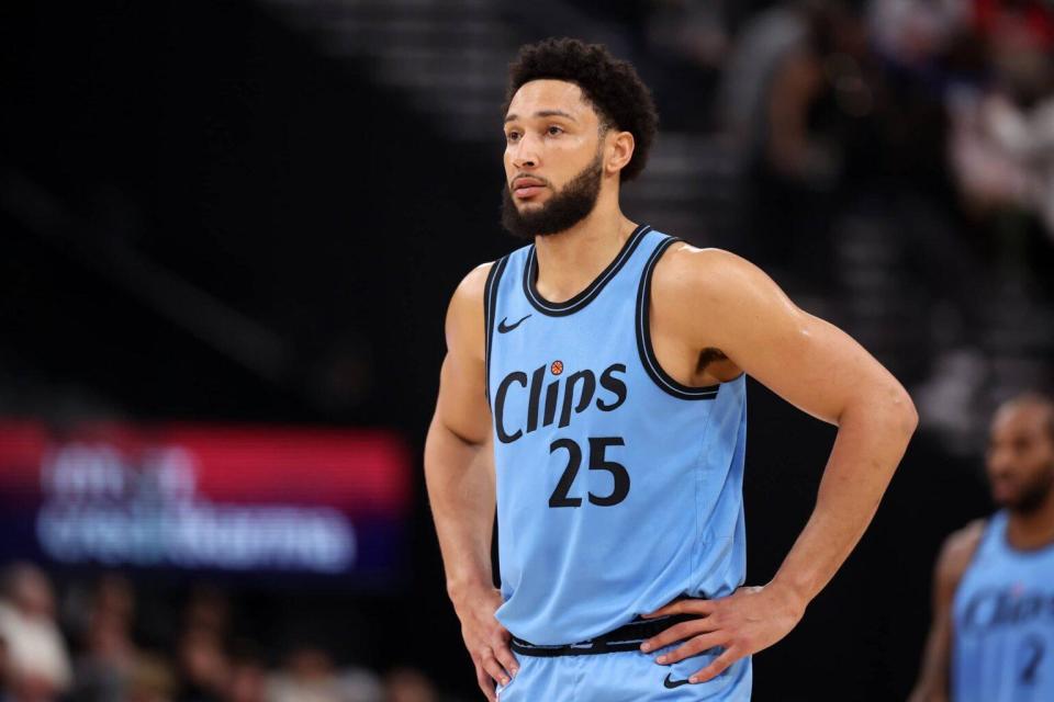 与本西蒙斯, 作建队核心 与本西蒙斯, 作建队核心