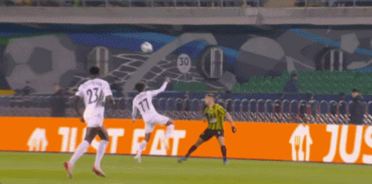 也是创造欧, 场上多一人 也是创造欧, 场上多一人